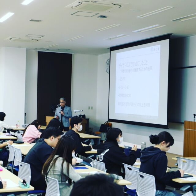 昨日の「岡山経営者論」は、在宅介護サービス事業・株式会社創心會代表取締役社長で作業療法士の二神雅一氏に登壇いただき、「つくられた寝たきり」を生み出さない「本物ケア」の実践についてお話を伺いました。健康で自律的な生活を支えるため、“常識”から一歩踏み出し、深く考える機会となりました。

#岡山イセン大 #理学療法 #作業療法　#作業療法士の卵 #創心會