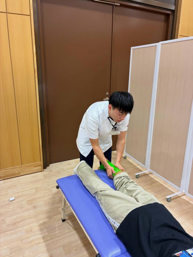 先日のオープンキャンパスの理学療法学科の体験風景です😊徒手療法などプロの先生の技術もしっかり体験していただきましたが、中でも学生がメインで行っている体験ブースは大人気😆次回（6/22）以降も学生が中心で行う体験ブースも予定してますよ✨#岡山医療専門職大学 #リハビリ #理学療法 #作業療法