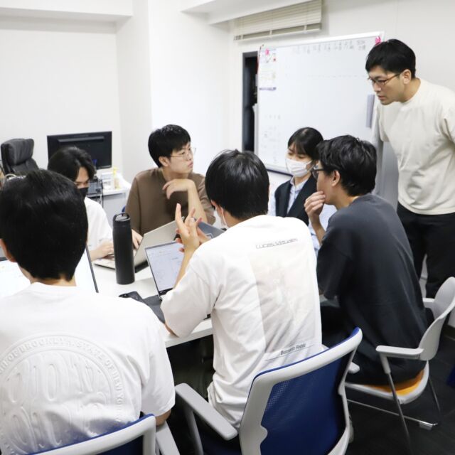 4年生はそろそろ卒業研究発表が近付いてきました！理学療法学科下瀬ゼミでは先生の研究室に集まって作業中！😊4年生の皆さん、発表会に向けて頑張ってください！👏

#岡山医療専門職大学
#理学療法
#作業療法
#卒論
#卒業研究