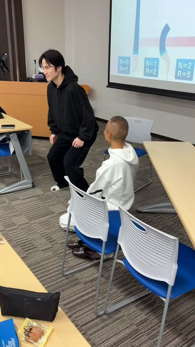 先日、adidas FUNCTIONAL TRAINING アンバサダーの門田正久先生をお迎えし、
アディダスファンクショナルトレーニングのプレセミナーを実施しました💪

門田先生からは、最先端のトレーニング理論や、理学療法とのつながり・広がりについてお話しいただき、
学生たちも「もっと学びたい」「身体の使い方の意識が変わりそう」と前向きな声を聞かせてくれました。

今日のプレセミナーで、自分の将来に新しいイメージを持てた学生も多かったようです🔥

本セミナーは 2026年3月16日～17日 に開講予定。お楽しみに✨

#岡山医療専門職大学
#岡山イセン大
#adidasfunctionaltraining 
#理学療法
#リハビリ